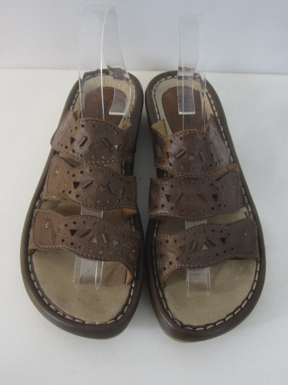 Earth Brand Women 9.5 Stroll Sandals Brown Cut Out Leather Strappy Slip On Beads